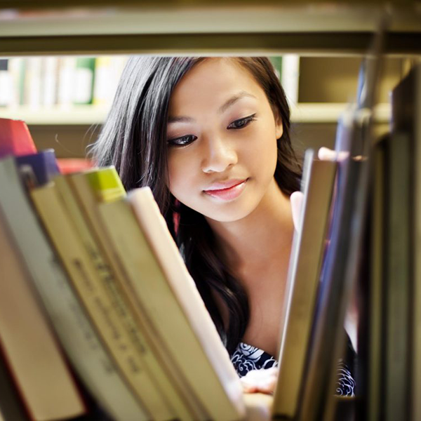 Student in library studying English
